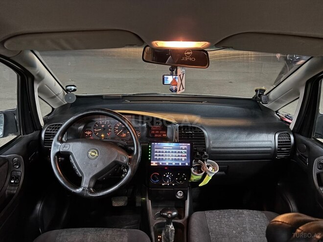Opel Zafira-9