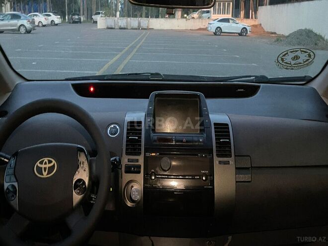 Toyota Prius-12