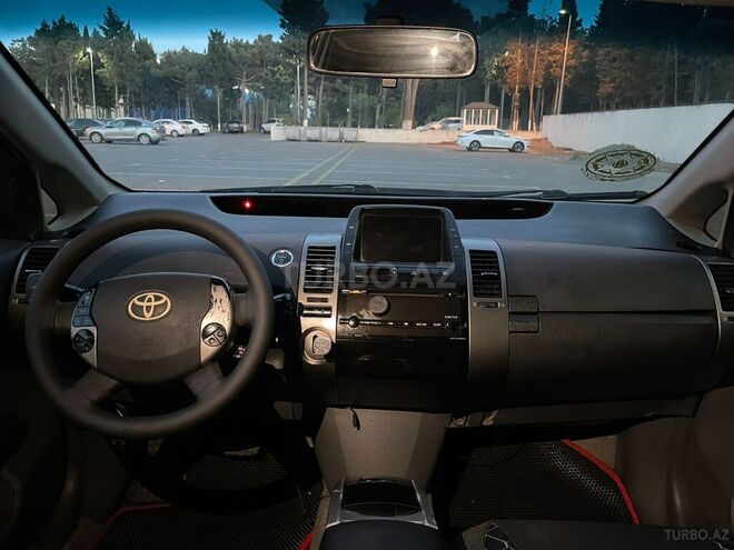 Toyota Prius-8