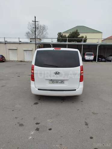 Hyundai H-1-2