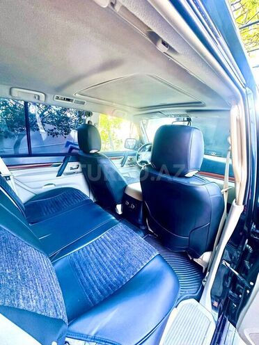 Mitsubishi Pajero-7