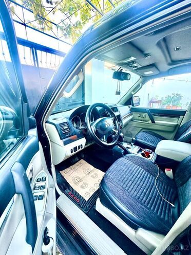Mitsubishi Pajero-9