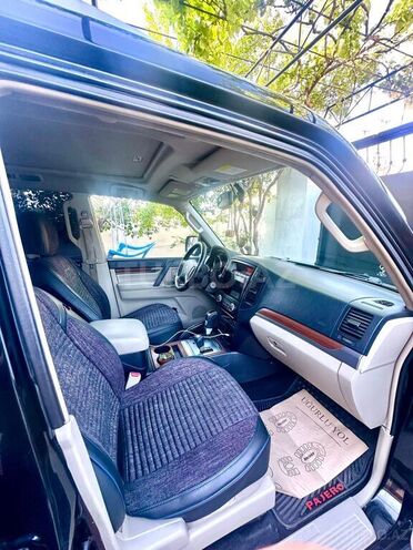 Mitsubishi Pajero-6
