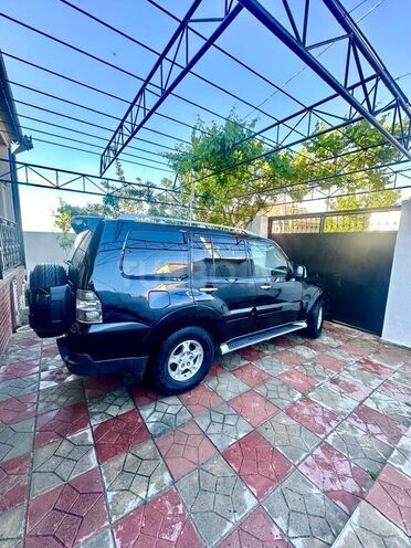 Mitsubishi Pajero-2