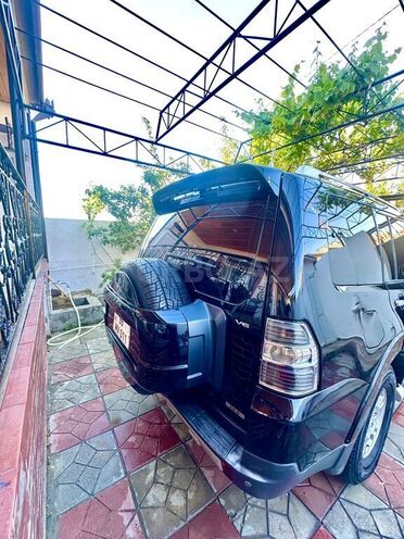 Mitsubishi Pajero-5