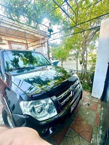 Mitsubishi Pajero-4