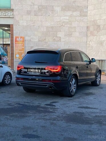 Audi Q7-4