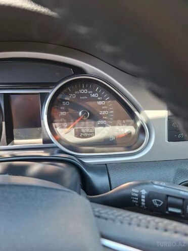 Audi Q7-12