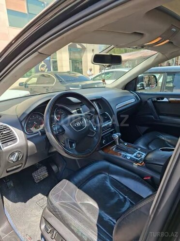Audi Q7-6