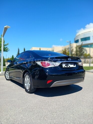Hyundai Sonata-13