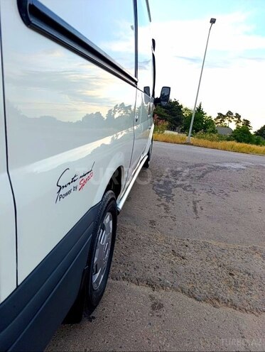 Ford Transit-12