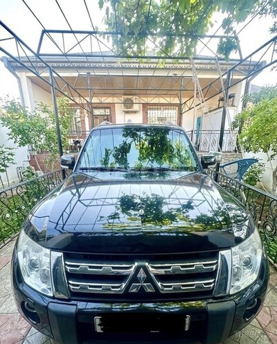 Mitsubishi Pajero-1