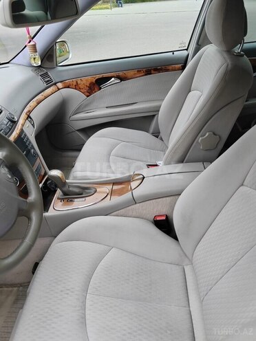 Mercedes E 240-4