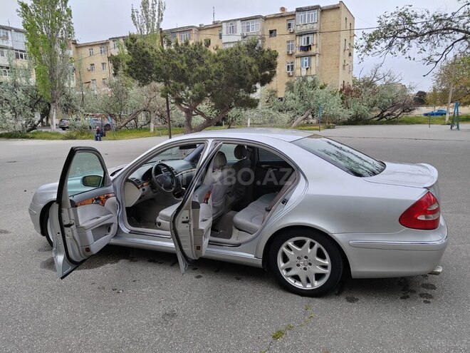 Mercedes E 240-2