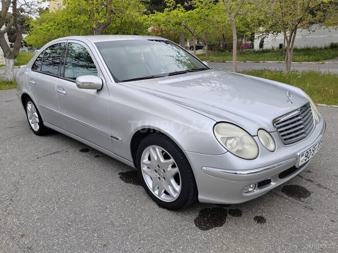 Mercedes E 240-1