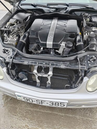 Mercedes E 240-17