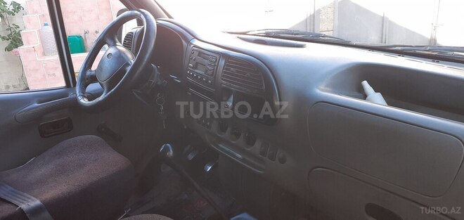 Ford Transit-9