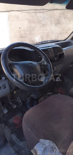 Ford Transit-11