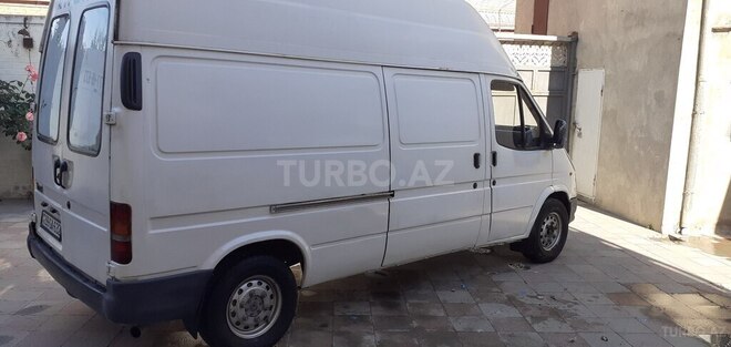 Ford Transit-13