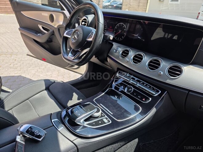 Mercedes E 200-11