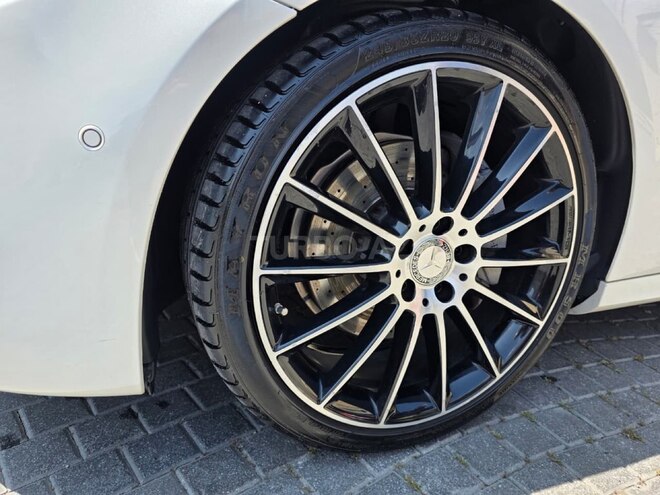 Mercedes E 200-17