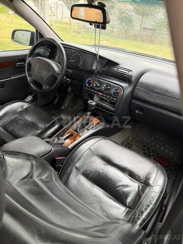 Opel Omega-2
