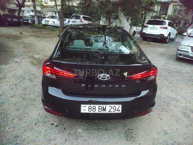Hyundai Elantra-2