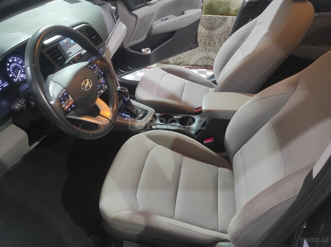 Hyundai Elantra-8