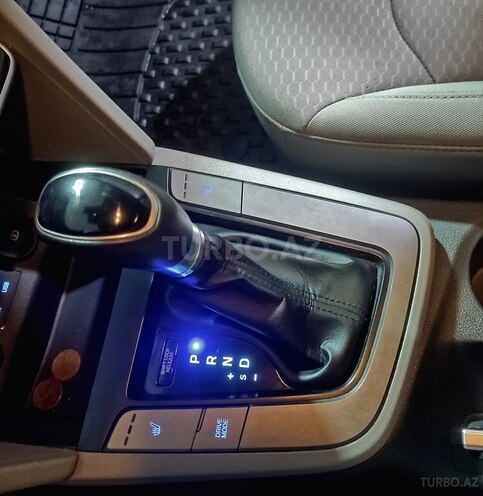 Hyundai Elantra-13