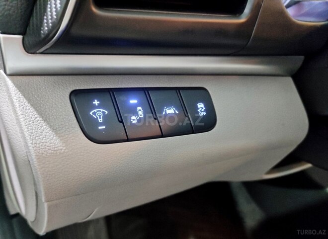 Hyundai Elantra-12
