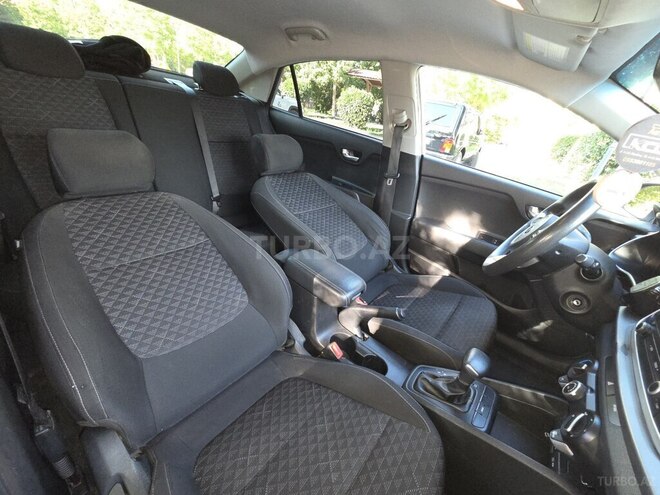 Kia Rio-15
