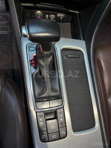 Kia K5-17