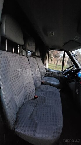 Ford Transit-8
