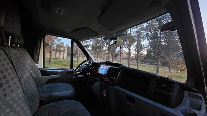 Ford Transit-7