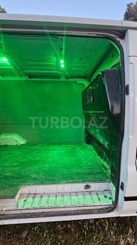 Ford Transit-10