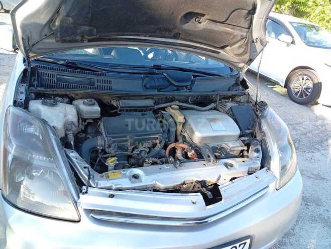 Toyota Prius-12