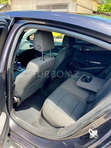 Chevrolet Cruze-12