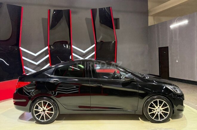 Hyundai Accent-5