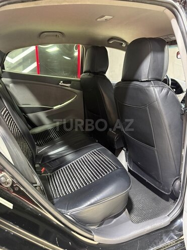 Hyundai Accent-14