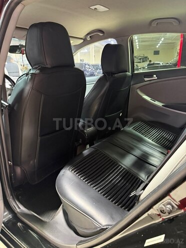 Hyundai Accent-13