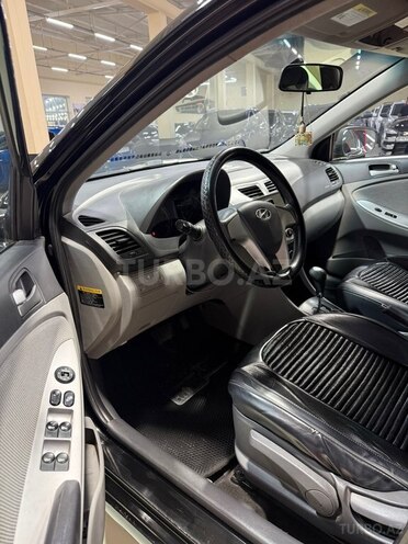 Hyundai Accent-10