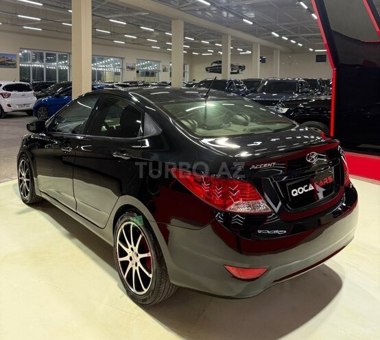 Hyundai Accent-7