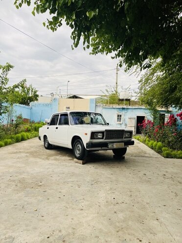 LADA (VAZ) 2107-1
