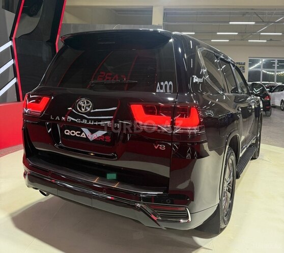 Toyota Land Cruiser-9