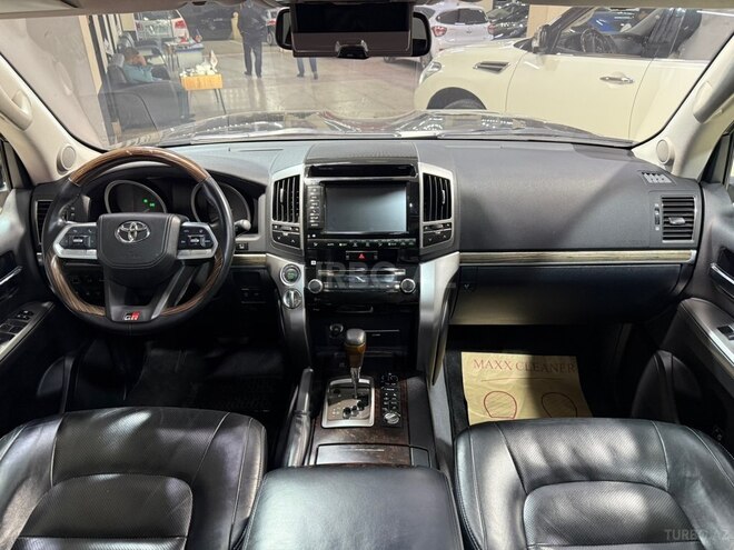Toyota Land Cruiser-14