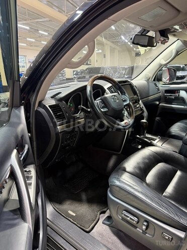 Toyota Land Cruiser-10