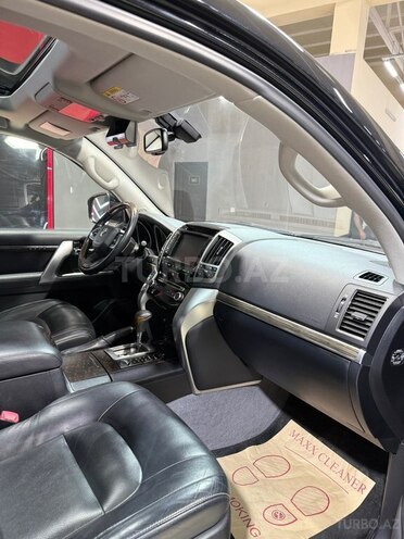 Toyota Land Cruiser-12