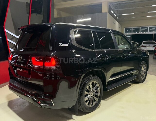 Toyota Land Cruiser-7