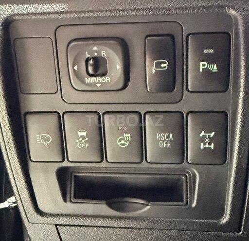 Toyota Land Cruiser-22