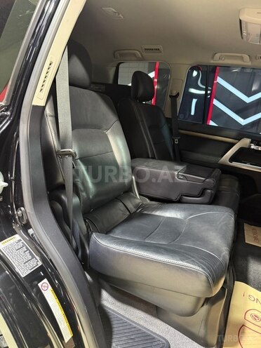 Toyota Land Cruiser-18